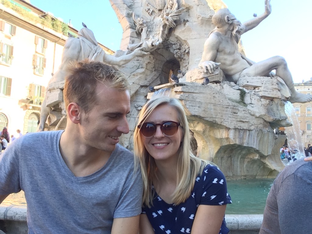 Citytrip Rome romantisch koppel aan fontein