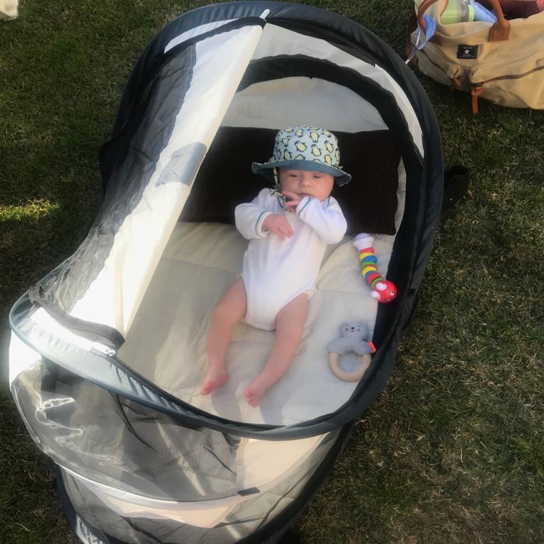 Baby bagage vliegreis reis wat meenemen travel essentials