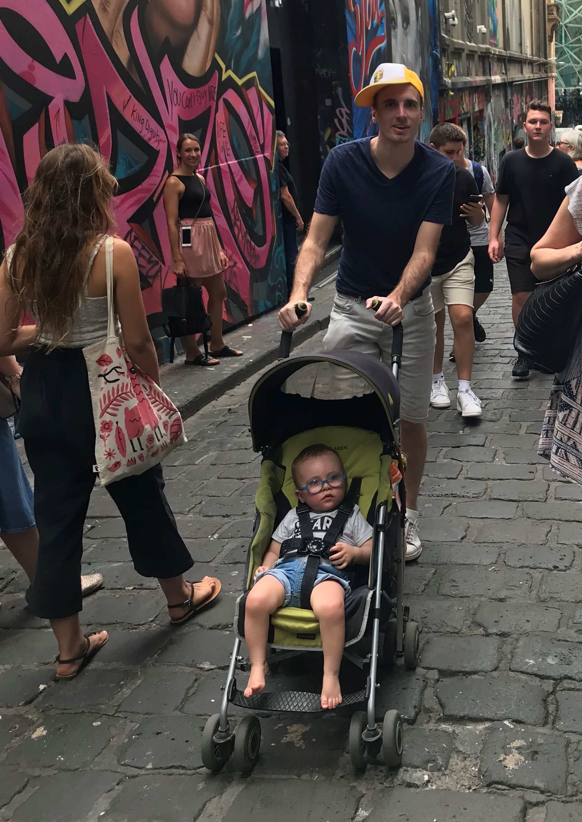 Baby bagage vliegreis reis wat meenemen travel essentials