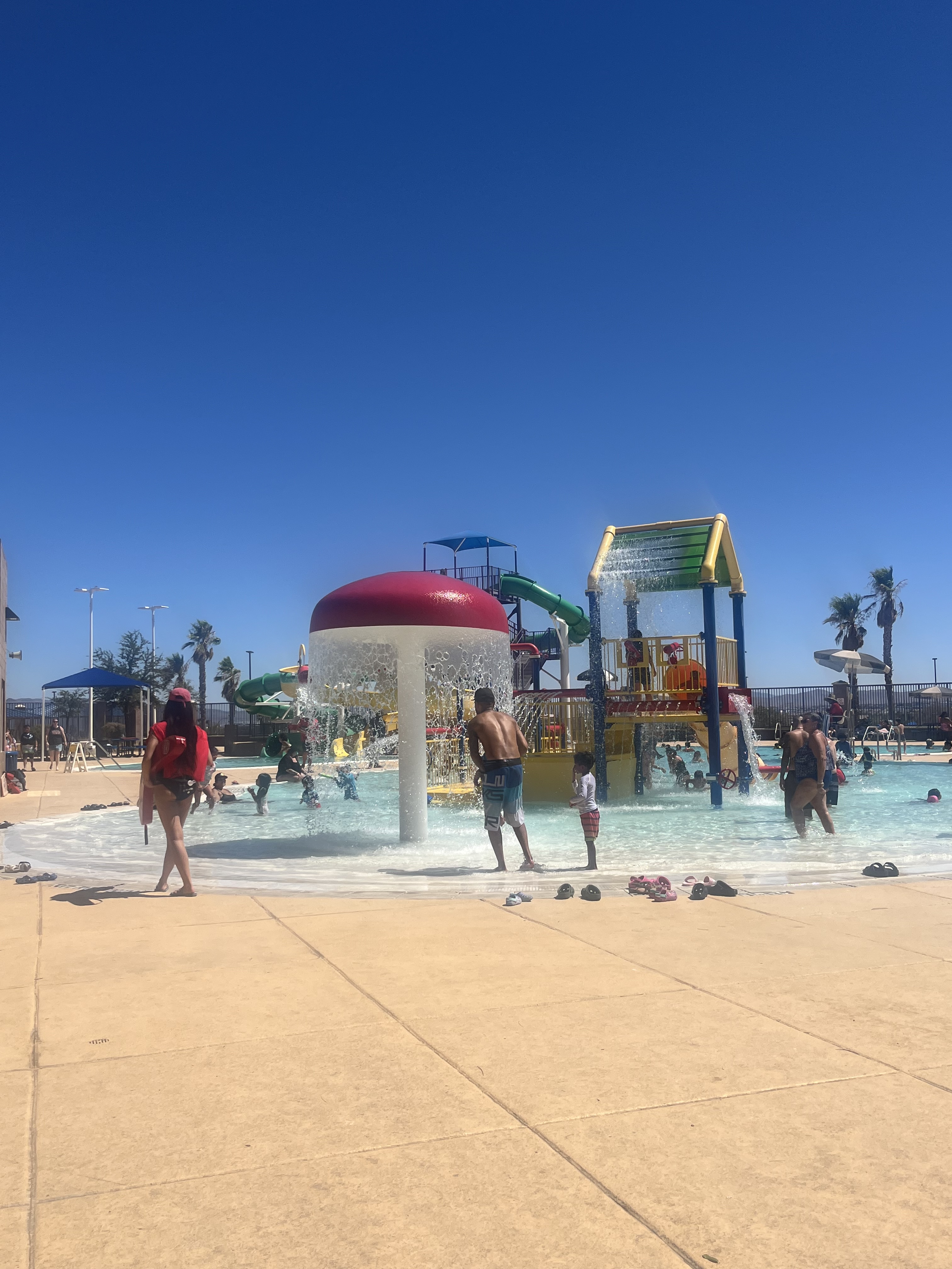 Las Vegas waterpark openlucht glijbanen desert breeze aquatic facility