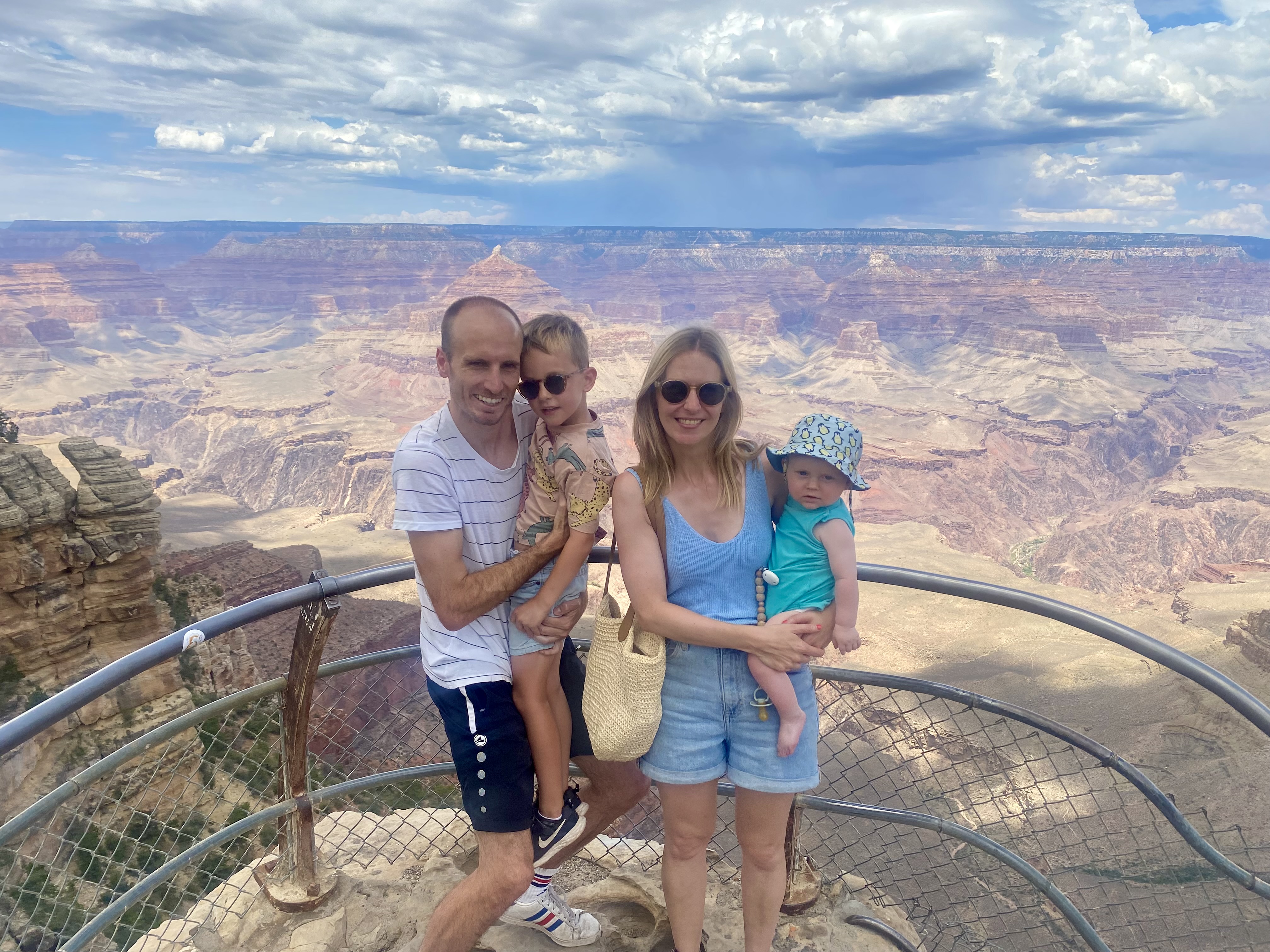 Roadtrip vs met huurwagen kinderen route met stops